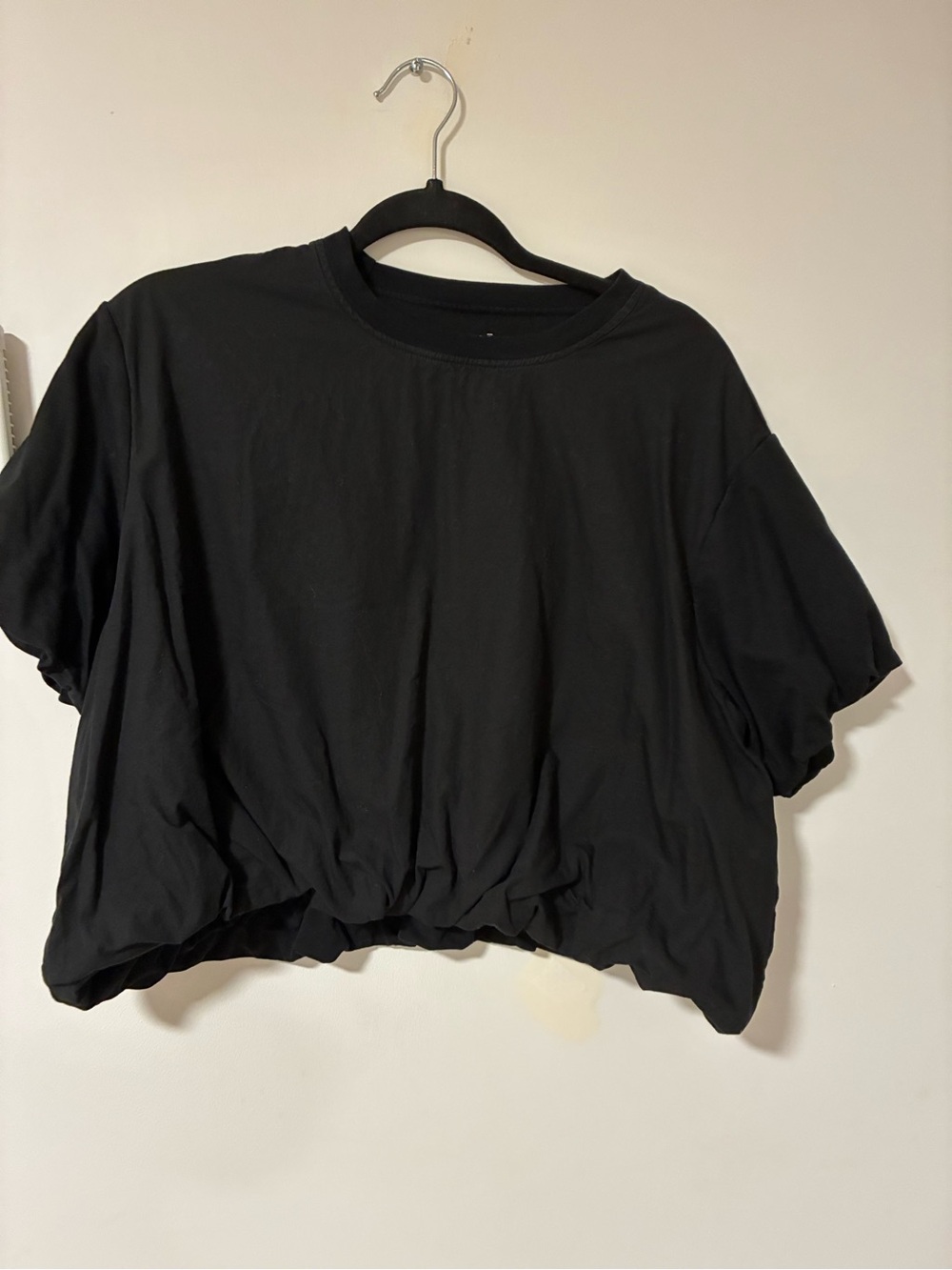 Simons Black Cropped Tee with Gathered Hem